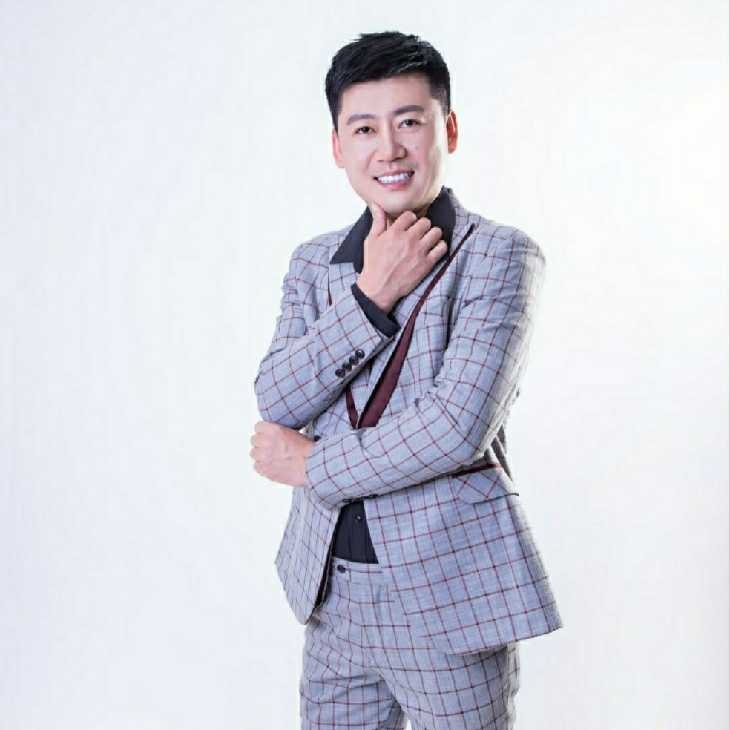 屋顶拾荒人的第一张照片--深圳蓝颜知己交友网