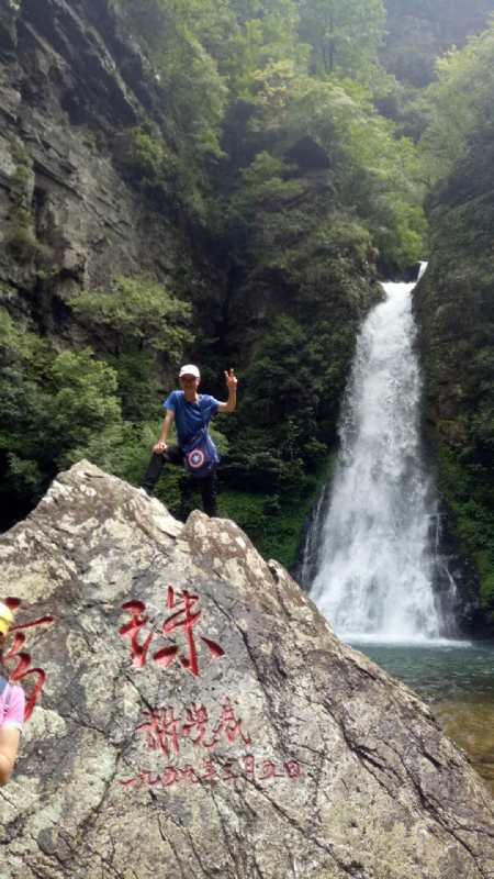 海岸岩崖的第一张照片--深圳蓝颜知己交友网