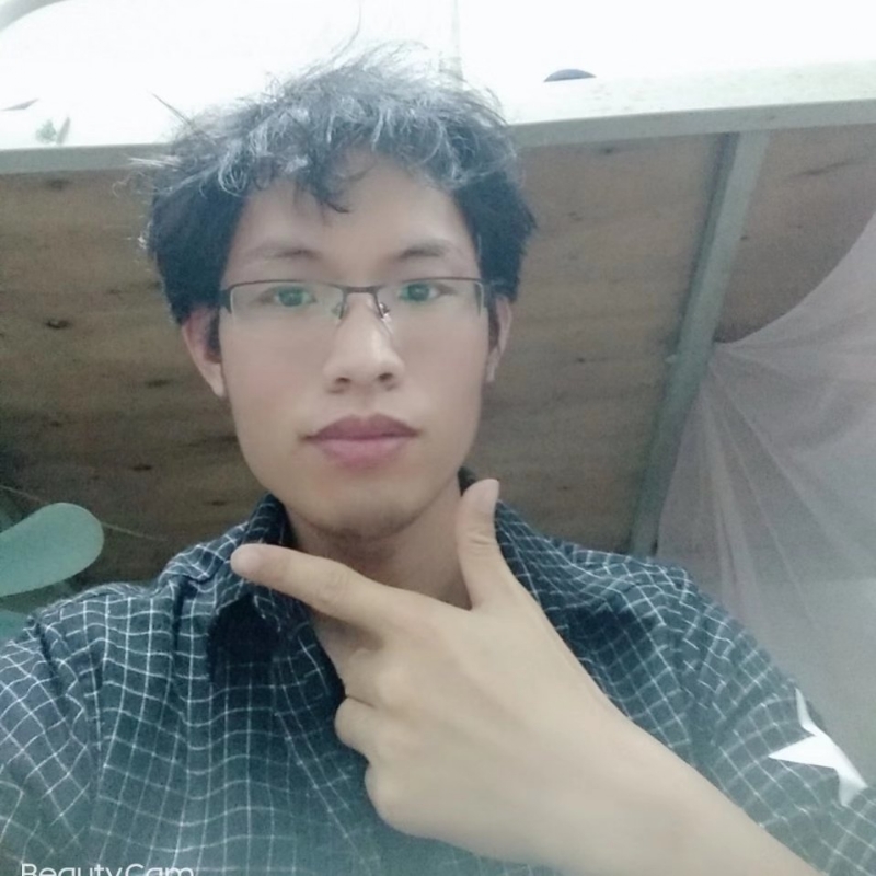 右边的第一张照片--深圳蓝颜知己交友网